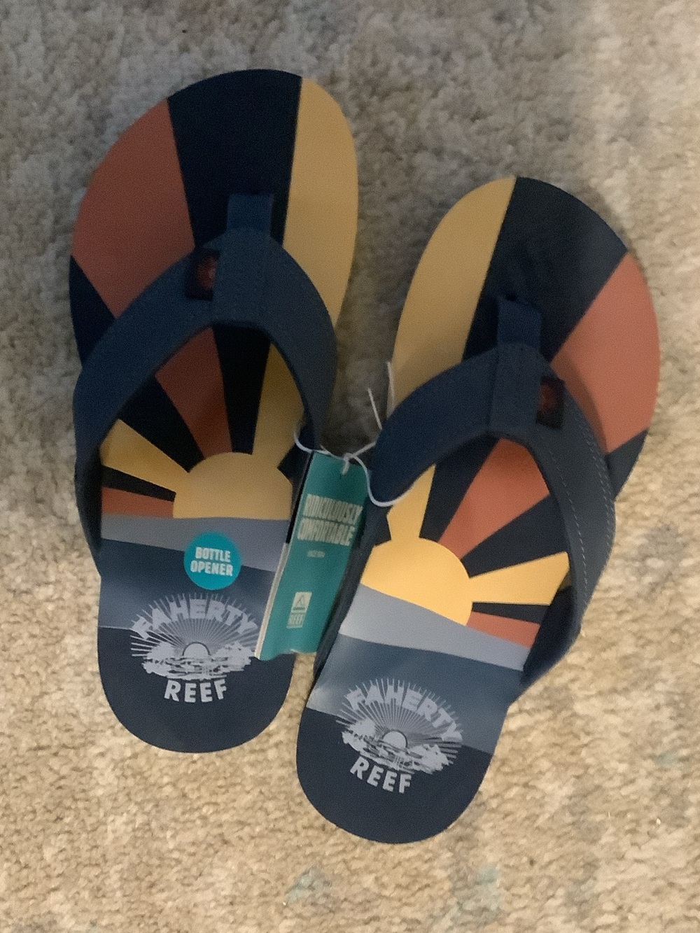 NWT! Faherty gender neutral flip flops